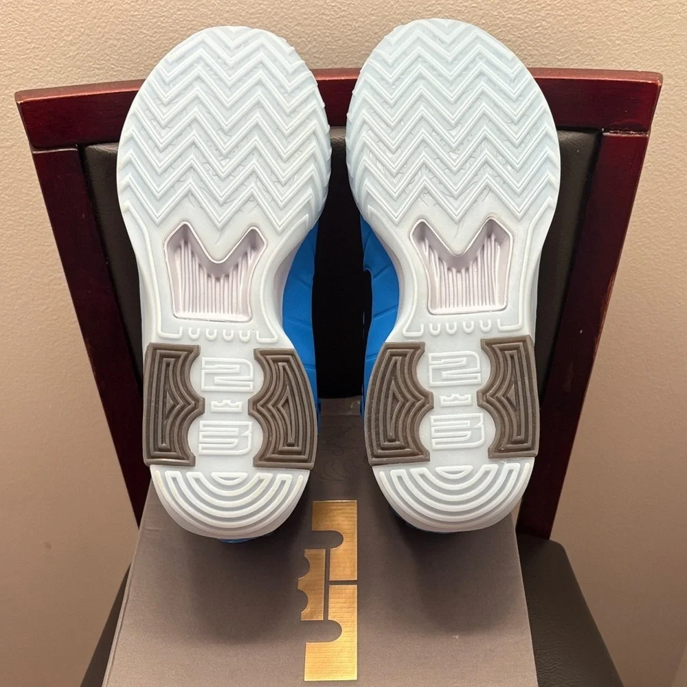 New Nike Men's LeBron Witness IX Blue and Black Sneakers Size 9.5